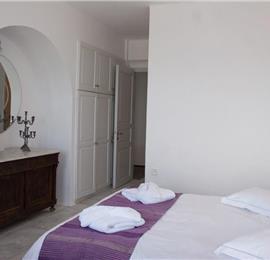 7 bed villa with pool near Akrotiri, Santorini, sleeps 14